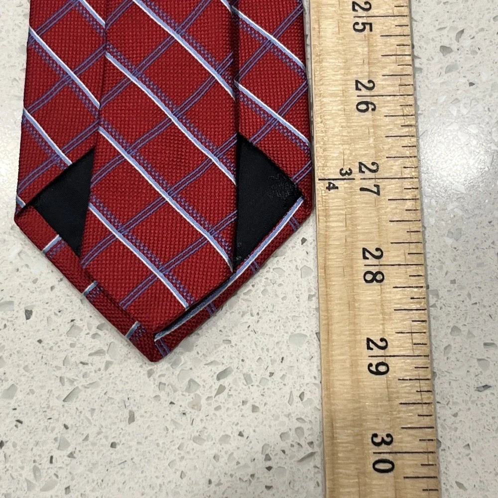 Brooks Brothers Makers Red White Tie 100% Silk Made in USA